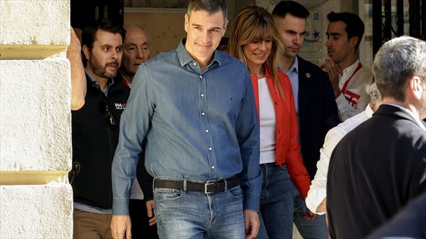 Pedro Sánchez junto a su esposa Begoña Gómez 