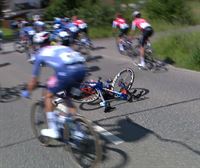 Caída de Welay Hagos Berhe, en la segunda etapa de la Vuelta a Suiza de 2024