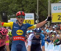 Ataque de Thibau Nys en la llegada de Rüschlikon, para ganar la tercera etapa de la Vuelta a Suiza de 2024