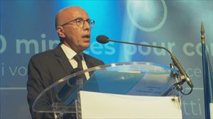 Frantziako LR alderdiak Ciotti kargutik kendu du, Le Penen ultraeskuinarekin ituna egiten saiatzeagatik