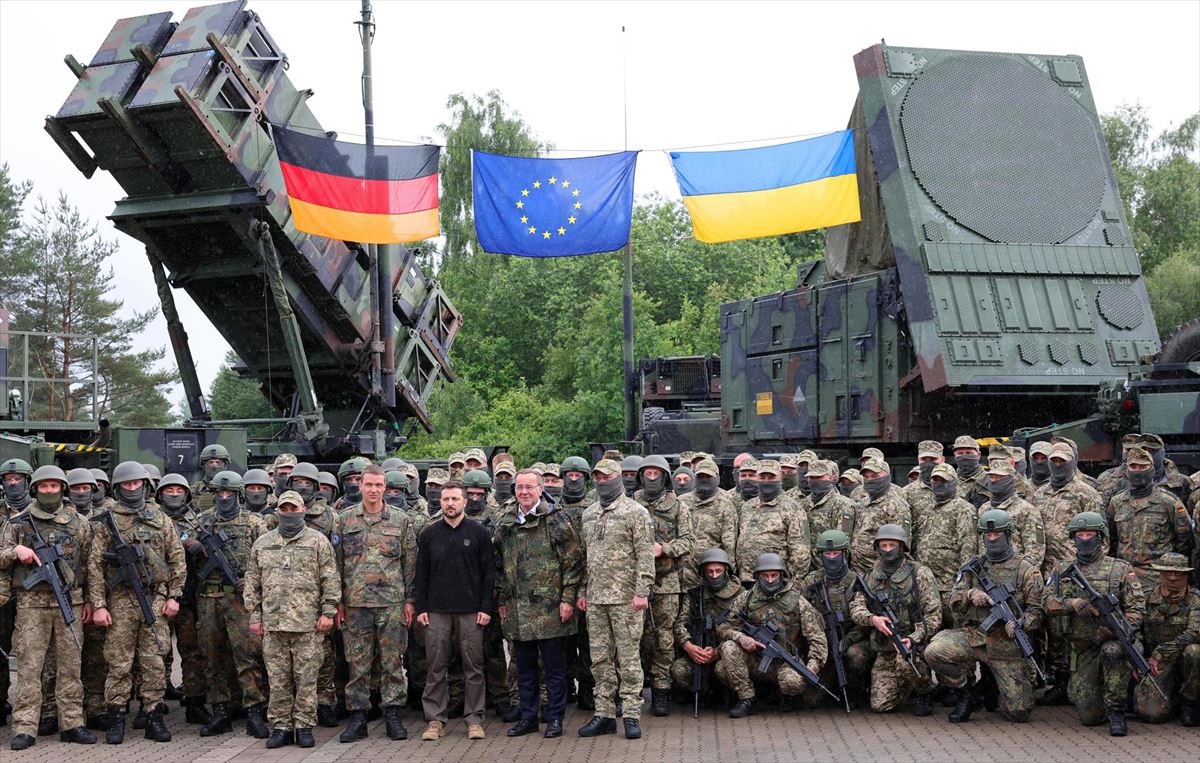El ministro de Defensa de Alemania, Boris Pistorius, junto a Zelensky. Foto: EFE