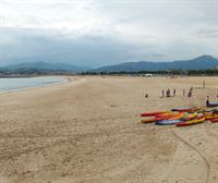 Gipuzkoa abre la temporada de playas con la campaña ''súbete a la ola'', por un litoral sin residuos