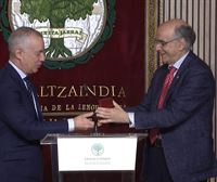 Iñigo Urkullu, lehendakari en funciones, ha recibido la medalla de Euskaltzaindia
