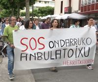 Manifestación en Ondarroa para denunciar la situación que vive el centro de salud de la localidad