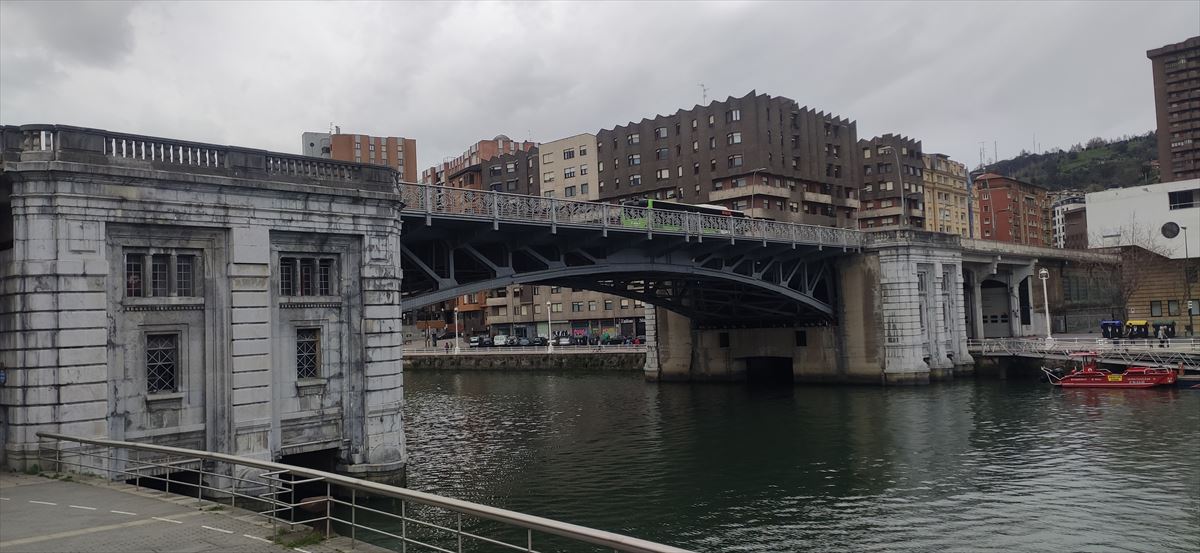 Puente de Deusto, Bilbao. 