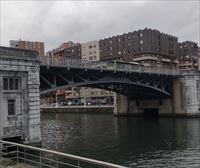 El puente de Deusto, en Bilbao, estará cerrado por obras las noches del lunes al jueves de la próxima semana