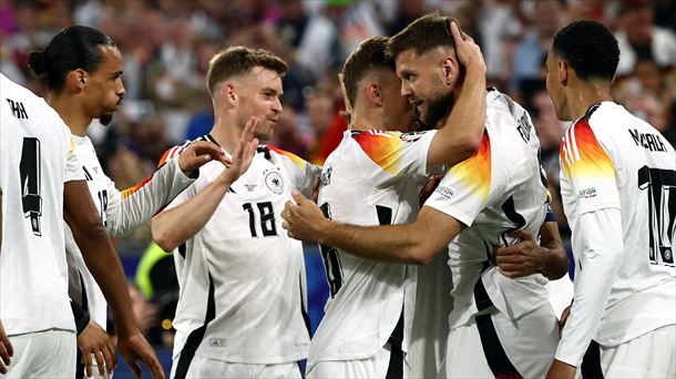 Jugadores de Alemania celebrando un gol