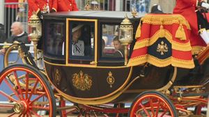 Kate Middleton jendaurrean agertu da berriro, minbizia duela iragarri eta hiru hilabetera