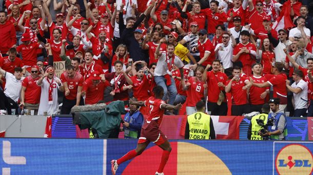 Embolo (Suiza) celebra el tercer y definitivo gol de la victoria. Foto: EFE