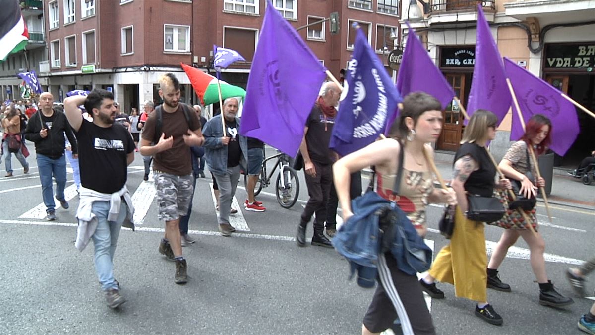 Cientos de personas se movilizan en la Margen Izquierda "contra la precariedad y los recortes"