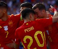 España debuta con victoria ante Croacia, en un partido en el que Unai Simón ha parado un penalti (3-0)