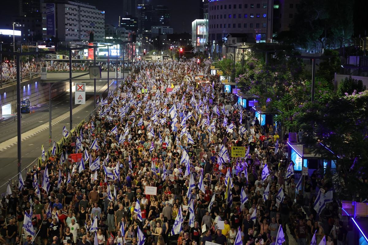 Miles de manifestantes vuelven a salir a las calles en Tel Aviv. Foto: EFE