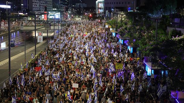 Milaka lagun atera dira berriz ere kalera Tel Aviven. Argazkia: EFE