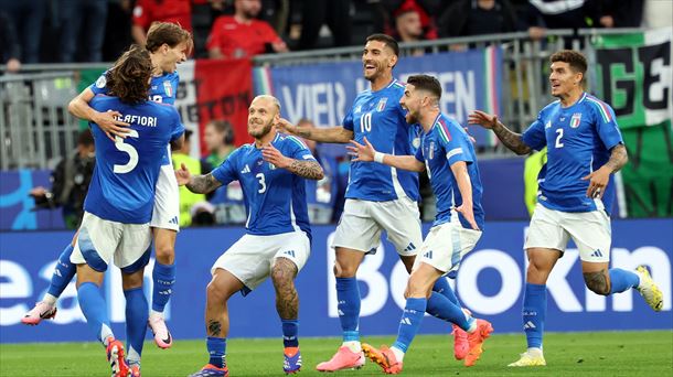 Jugadores de Italia celebrando un gol. Foto: EFE