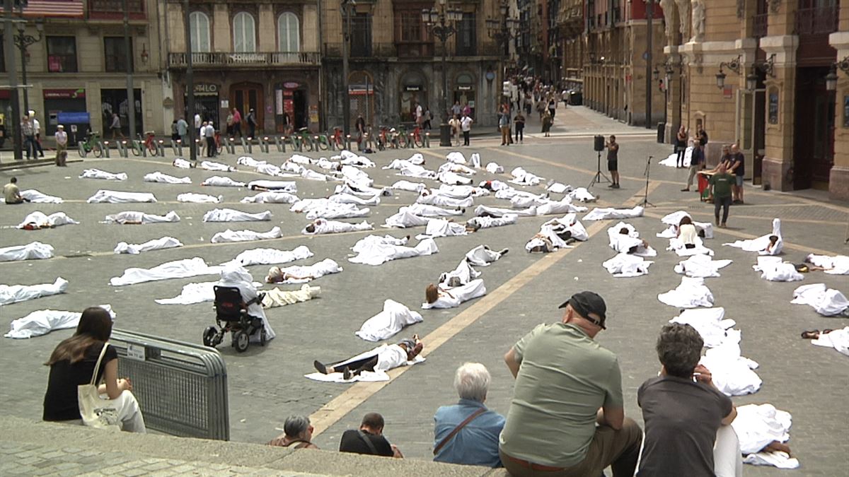 Artistas y escultores denuncian en Bilbao el genocidio en Palestina