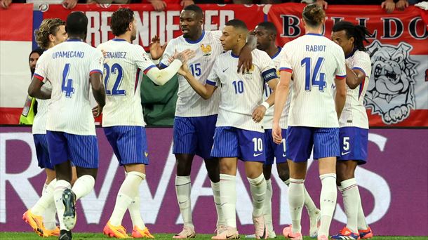 Los jugadores de Francia celebran el único gol del partido
