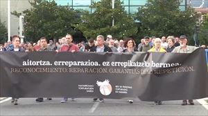 Manifestación para reclamar reconocimiento y reparación. Imagen obtenida de un vídeo de @Torturatuak