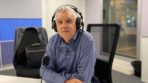 Juan Carlos Perez en los estudios de Radio Euskadi