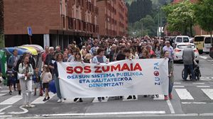 Manifestazio zaratatsua Zumaian, osasun-arreta duinaren alde