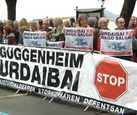 Protestas en contra del proyecto Guggenheim Urdaibai y la estación de Usansolo, en Gernika