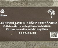 Bilbao coloca la primera placa en recuerdo y homenaje a una víctima de violencia policial