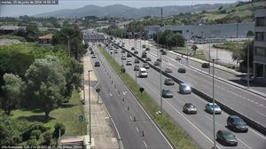 Bi istripuk auto-ilarak eragin dituzte BI-637 errepidean, Leioan eta Barakaldon
