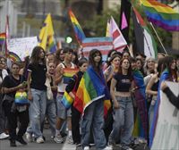 Cientos de personas recorren San Sebastián en apoyo al colectivo LGTBTIQA+ y contra los discursos del odio