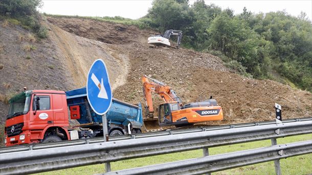 AP8 errepidea itxi dute Usurbilen luizi batengatik. Argazkia: EFE