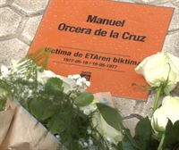El ayuntamiento de Donostia coloca una placa en homenaje a Manuel Orcera, víctima de ETA