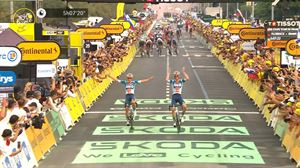 Bardet gana la primera etapa y se viste por vez primera de amarillo en su último Tour
