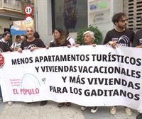 Turismo masiboaren aurkako manifestazioak Malagan eta Cadizen
