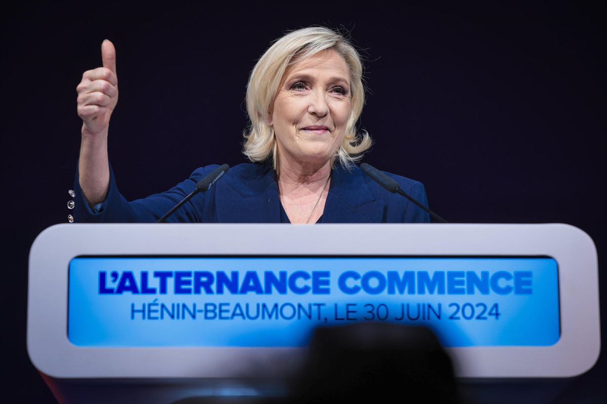 Marine Le Pen, pozik, eskuin muturrak lortutako emaitzekin. Argazkia: EFE