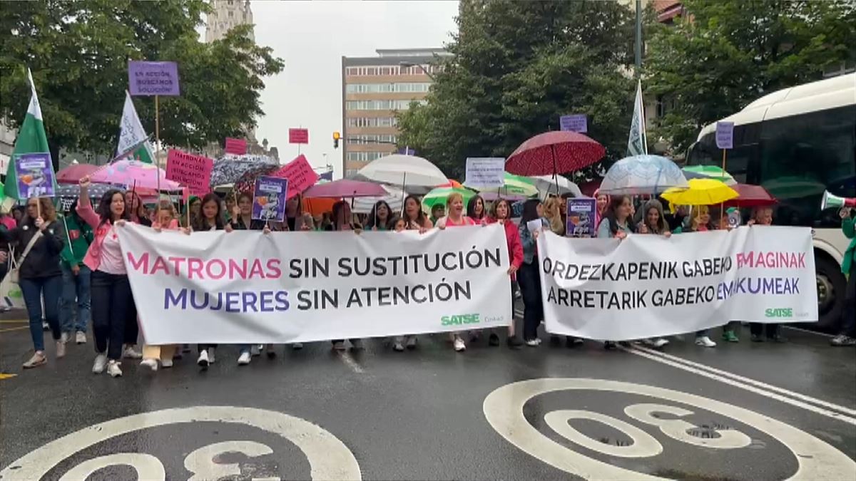 Las matronas de Bizkaia protagonizan una manifestación desde Sagrado Corazón. Foto: EITB MEDIA
