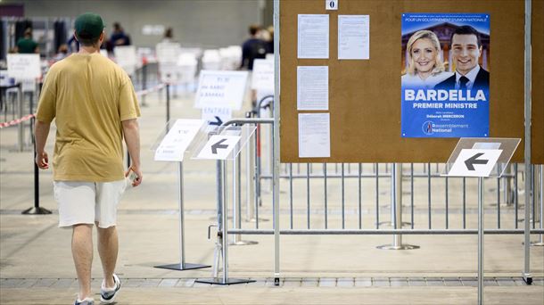 Largas colas para votar en las elecciones legislativas francesas. Foto: EFE