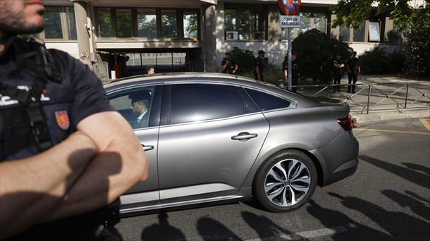 El coche de Begoña Gómez, llegando al juzgado. 