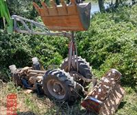 Un joven de 20 años herido grave en Sartaguda, al volcar su tractor y quedar atrapado