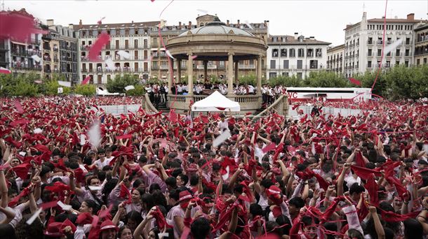 Chupinazo en la plaza del Castillo. Foto: EFE