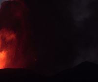 Laba goria eta bost kilometroko errauts-hodeiak botatzen ari da Etna sumendia azken egunotan