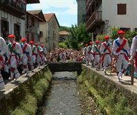 Tradicional Zubigaineko Dantza en Lesaka, en honor a San Fermin