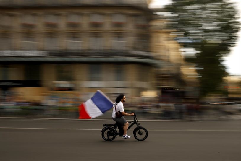 Los franceses celebran los resultados electorales. Foto: EFE
