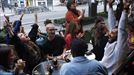 Los franceses celebran los resultados electorales. Foto: EFE