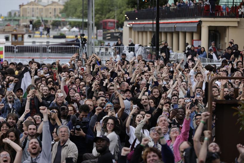 Los franceses celebran los resultados electorales. Foto: EFE