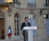 Gabriel Attalek dimisioa aurkeztuko du bihar baina behar den denboran jarraituko du lehen ministro lanetan