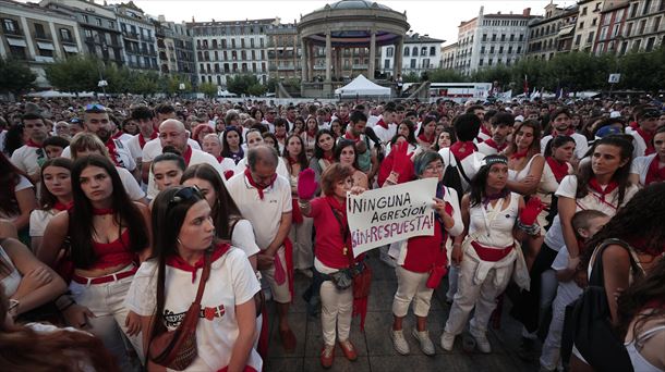 Indarkeria matxistaren aurkako elkarretaratzea Gaztelu plazan