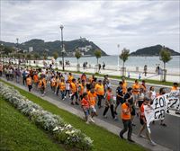 Trabajadores de Cementos Rezola en huelga indefinida se manifiestan en San Sebastián contra el ERE
