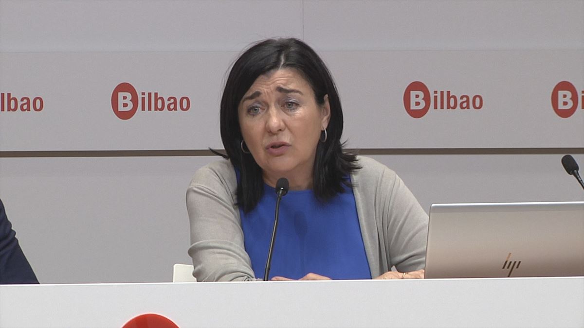 La concejala de Vivienda de Bilbao, Yolanda Díez, ha presentado el Plan Estratégico de Vivienda.