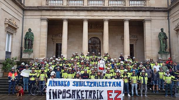 Bomberos de Álava, durante una protesta