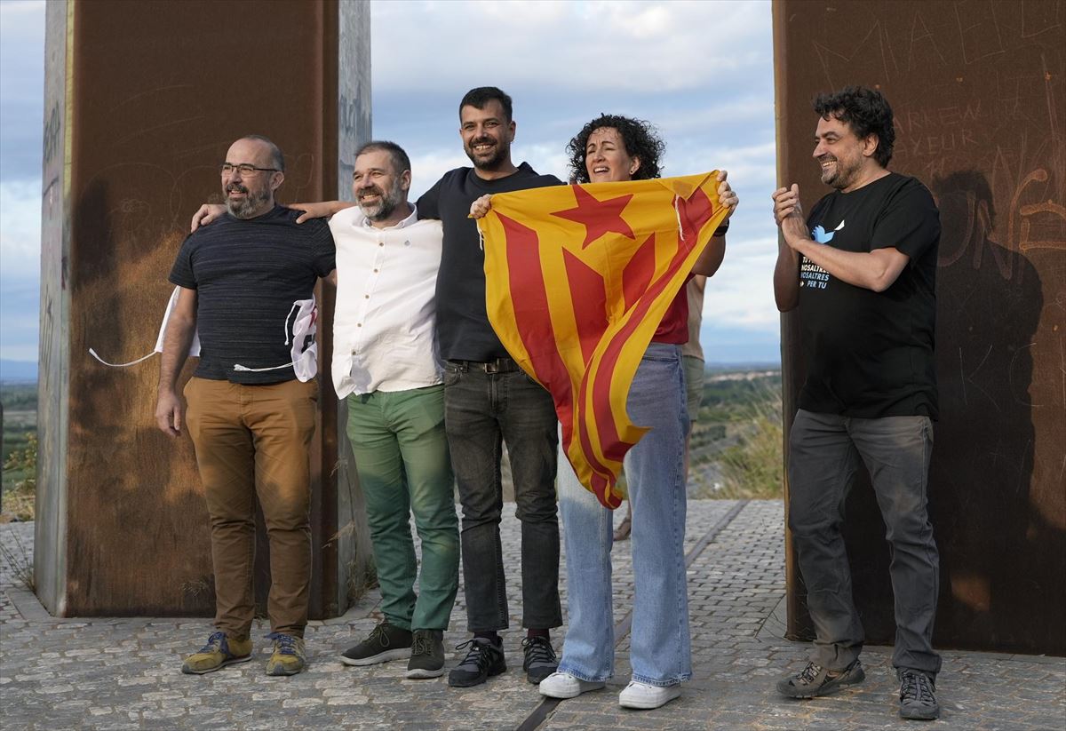 Rovira, Rodríguez, Wagensberg, Serra y Campmajó, a su llegada a Cataluña. 