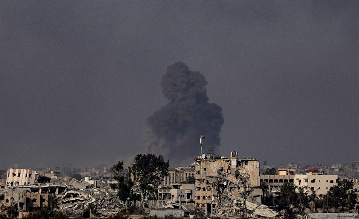 El humo se eleva en Ciudad de Gaza, el 11 de julio. Foto: EFE 