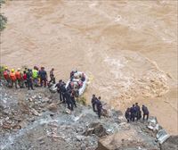 Las lluvias en Nepal dejan al menos 11 muertos y más de 60 desaparecidos tras arrastrar dos autobuses